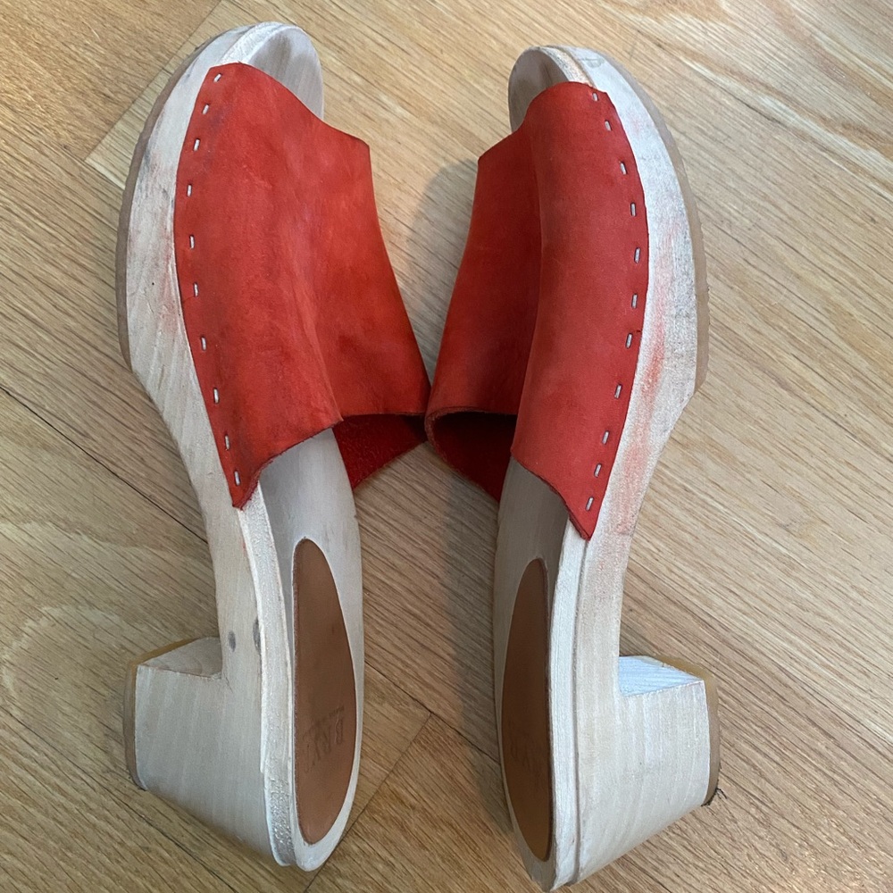 Bryr Jane Slide Red Clogs - Size 40 / US 9 - Picture 3 of 5
